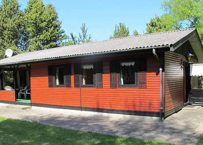 6 Person In Hals-by Traum *